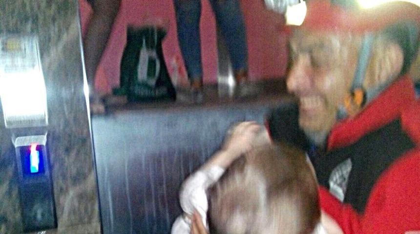 Asans&ouml;rde Mahsur Kalan Aileyi İtfaiye Kurtardı