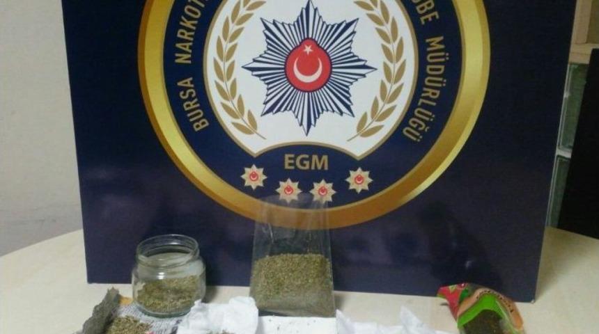 Ticari Araca Saklanan Uyuşturucu Alfa&rsquo;dan Ka&ccedil;madı