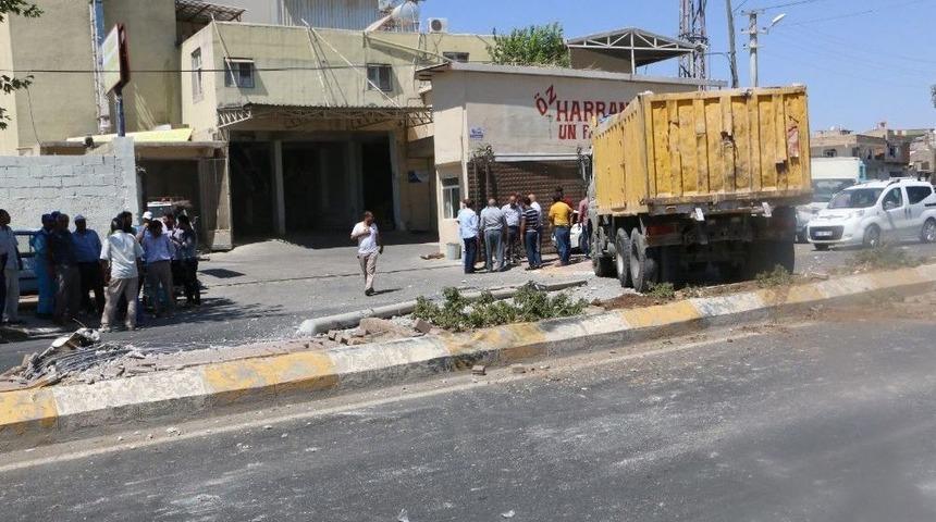 Şanlıurfa&rsquo;da Trafik Kazası: 3 Yaralı