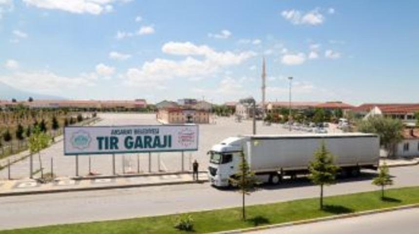 Aksaray&rsquo;da Tır Parkına Girmeyen Tırlara Ceza