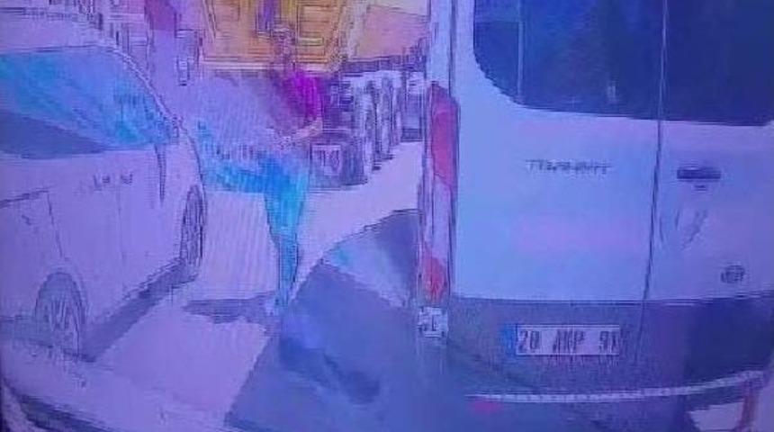 Bı&ccedil;ak &Ccedil;eken S&uuml;r&uuml;c&uuml; Kamerada