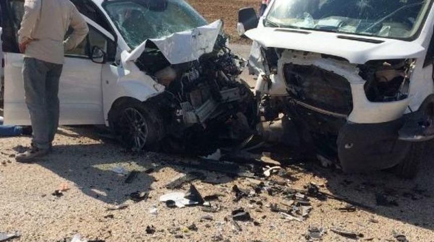 Korkuteli'de Kaza: 9 Yaralı