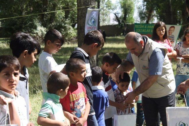 Vanlı Yetim Çocuklar Piknikte Buluştu