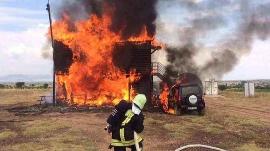 Yangında Ev Kullanılmaz Hale Geldi