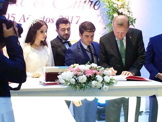 Cumhurbaşkanı Erdoğan Nikah Şahidi Oldu