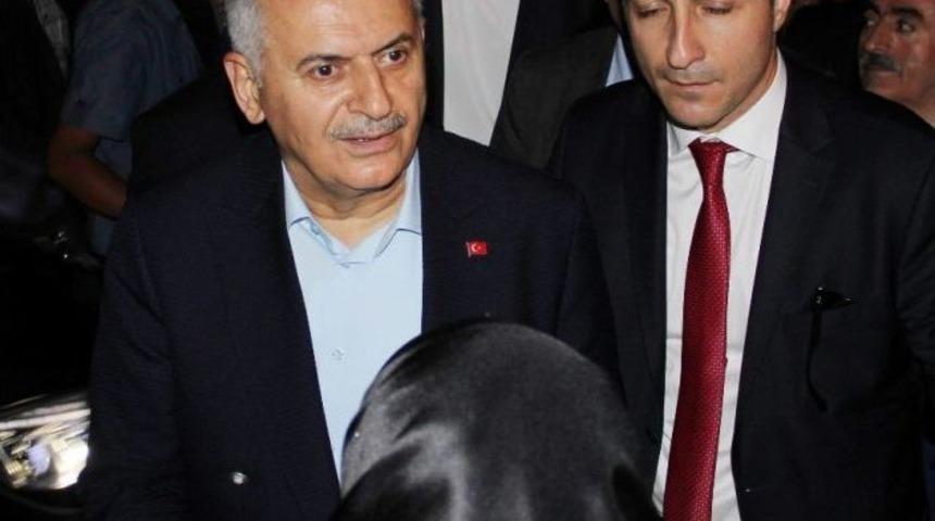 Başbakan&rsquo;dan Yeni Evli &Ccedil;ifte Altın Değerinde Nasihatler