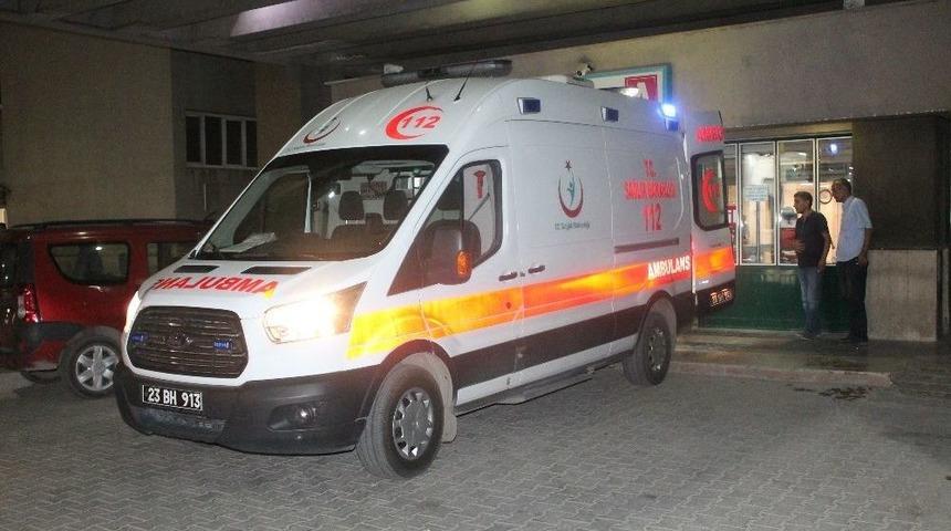 Elazığ&rsquo;da Silahlı Saldırıda Kapı &Ouml;n&uuml;nde Oturan &Ccedil;ift Yaralandı