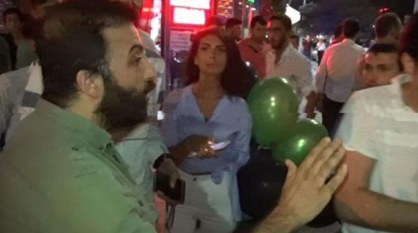 Yolda Evlilik Teklifine Polis Izin Vermedi