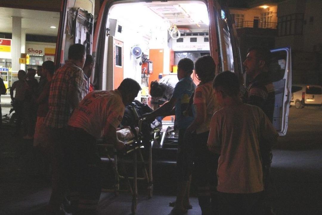 İki Otomobil Kafa Kafaya &Ccedil;arpıştı: 7 Yaralı