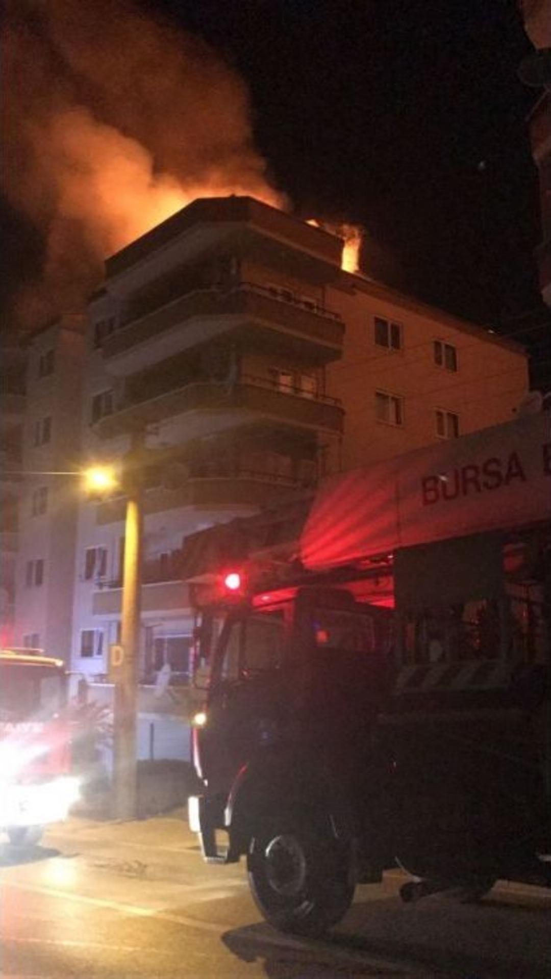 Yangını Fark Eden Site Sakini Faciayı &Ouml;nledi