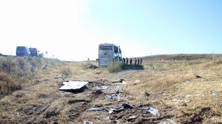 Kayseri&rsquo;de Yolcu Otob&uuml;s&uuml; Devrildi: 26 Yaralı