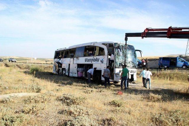 Kayseri’de Yolcu Otobüsü Devrildi: 26 Yaralı