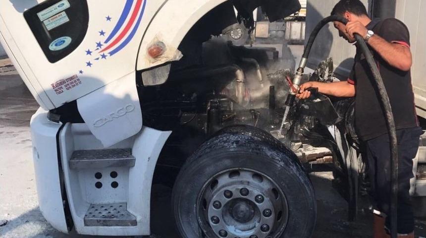 Seyir Halindeki Kamyon Alev Aldı