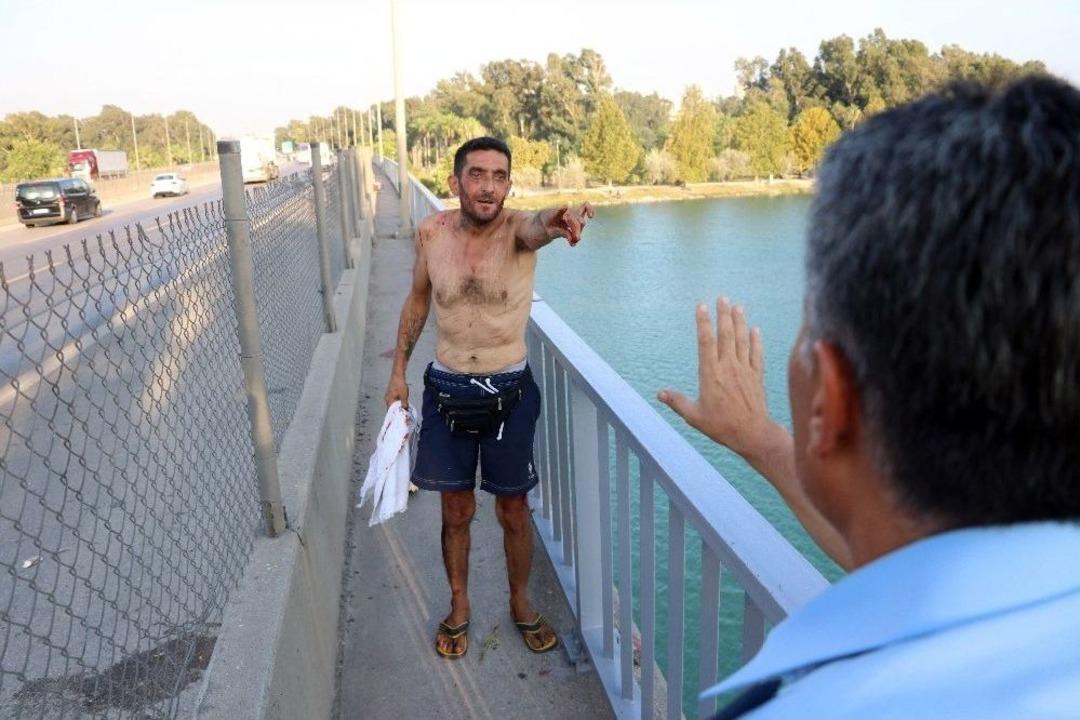 Kendini Jiletleyip İntihara Kalkışan Gence &ldquo;atla&rdquo; Dediler