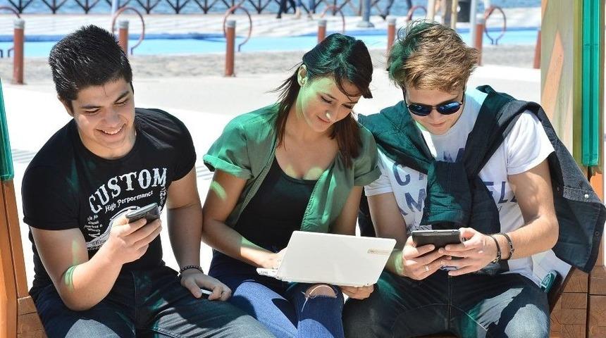 3 Milyon İzmirliye &Uuml;cretsiz İnternet