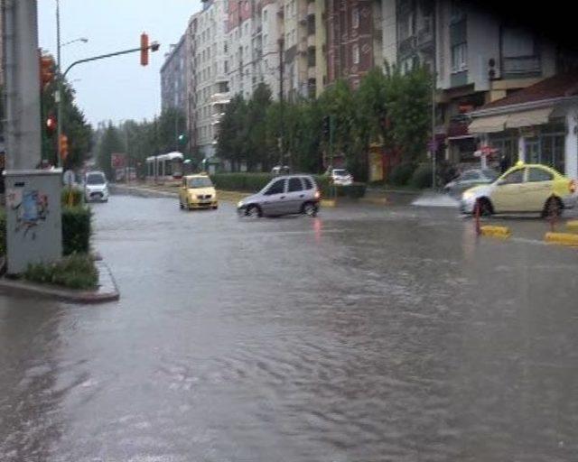 Eskişehir'de Yağmur Etkili Oldu