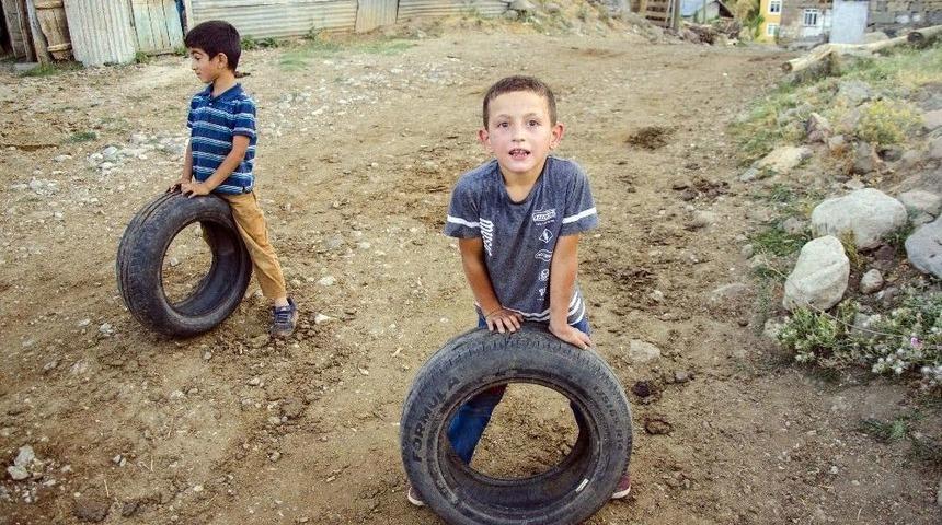 Otomobil Lastiğiyle Oyun Keyfi