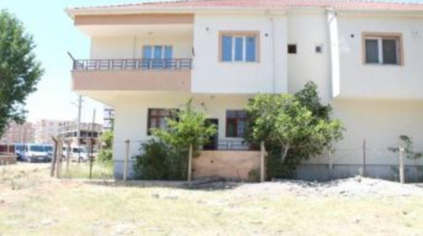 Evdeki B&uuml;t&uuml;n Eşyaları &Ccedil;alan Hırsızlar Parmak İzinden Yakalandı