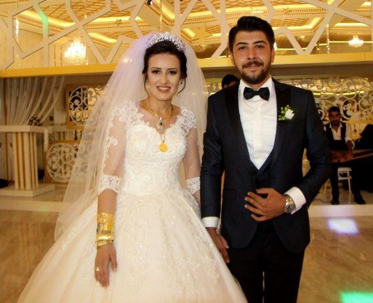 Belediye Başkanı Nikahını Kıydığı Çifte Ev Tapusu Verdi G1