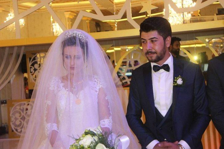 Belediye Başkanı Nikahını Kıydığı Çifte Ev Tapusu Verdi G3