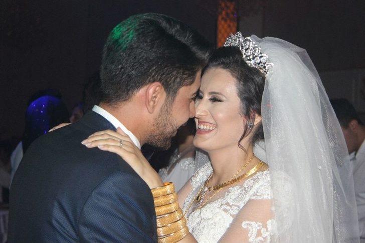 Belediye Başkanı Nikahını Kıydığı Çifte Ev Tapusu Verdi G5