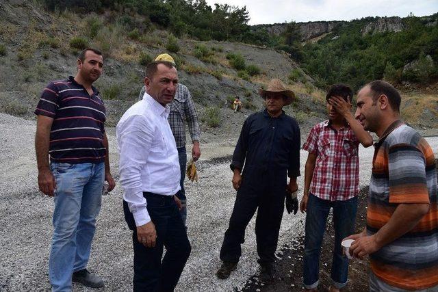 Manisa’da Bozuk Yollar Onarılıyor