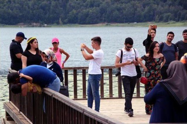 Abant Ve Gölcük'te Hafta Sonu Yoğunluğu