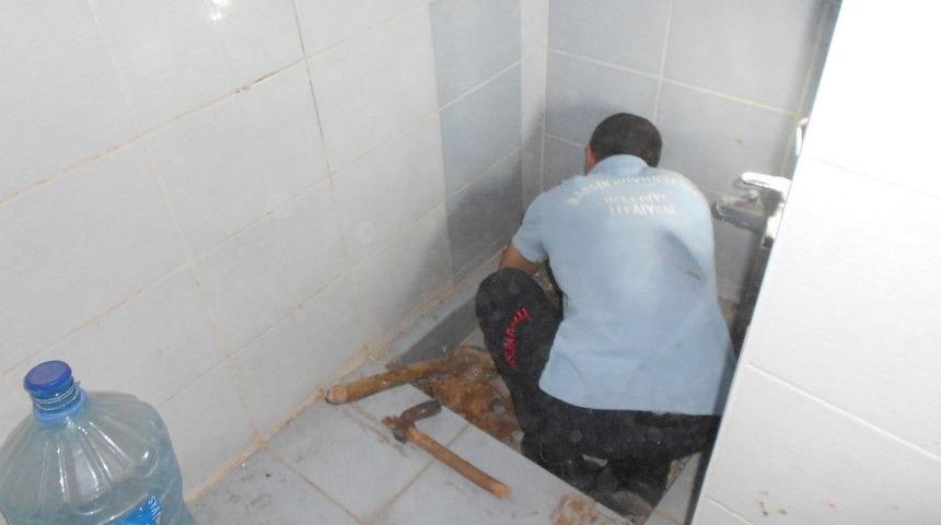 Lavabo Borusunda Mahsur Kalan Kediyi İtfaiye Kurtardı