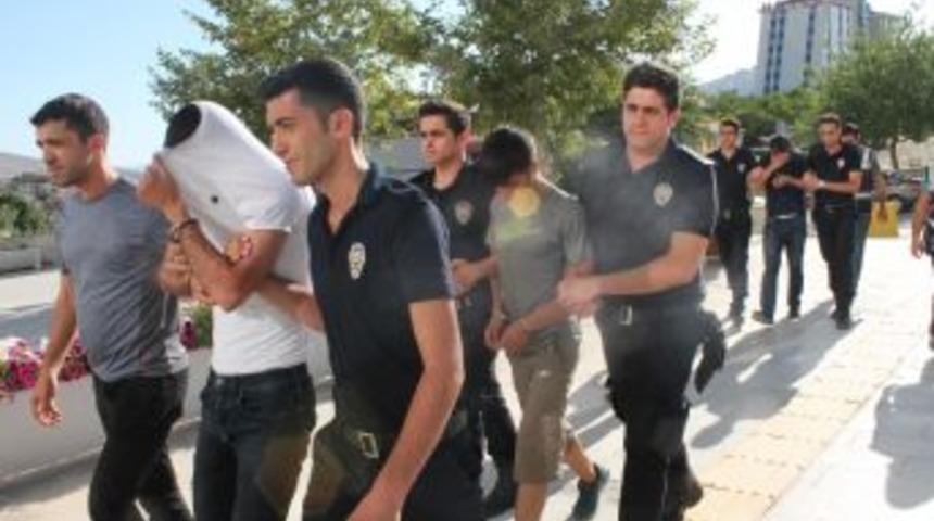 Elazığ&rsquo;da Yakalanan 4 Hırsız Tutuklandı