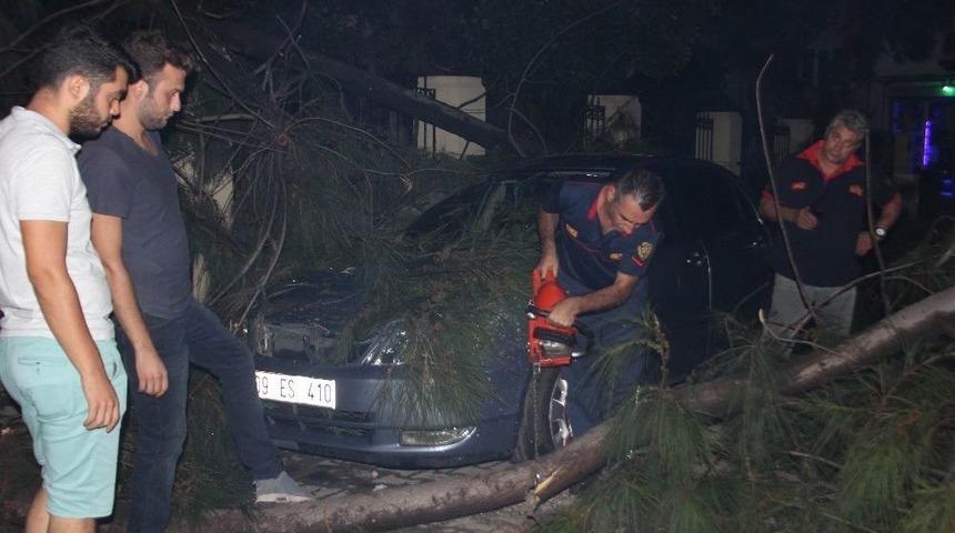 İtfaiye Ekipleri Sabaha Kadar Enkaz Temizledi