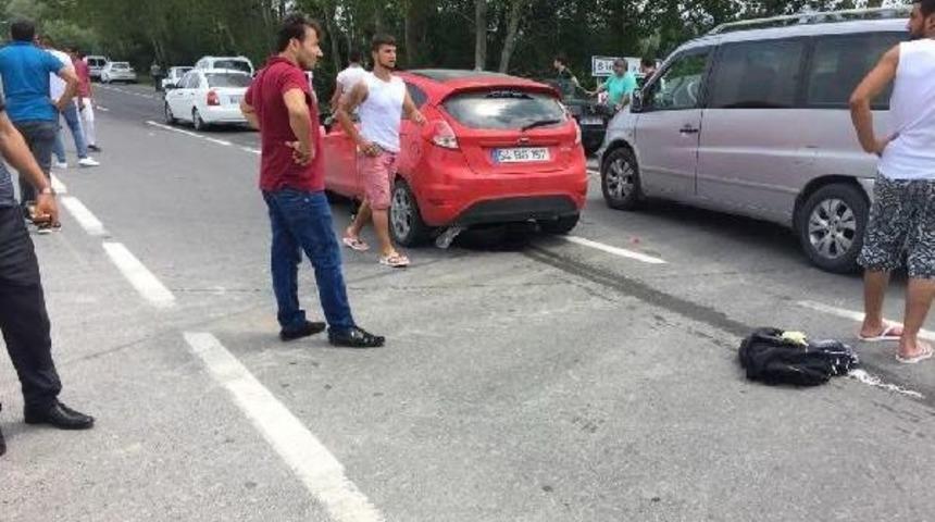 Otomobille &Ccedil;arpışan Motosikletli &Ouml;ld&uuml;