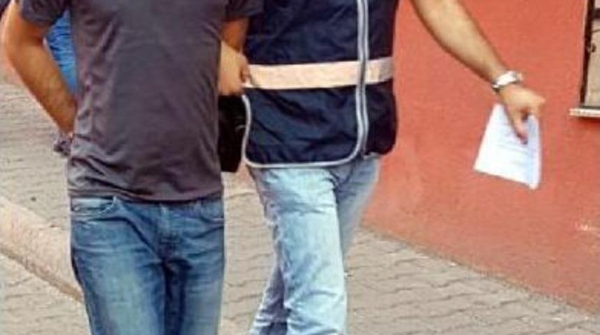 Sağlık Kontrol&uuml;ne Ayakkabısını &Ccedil;ıkarıp &Ccedil;orapla Gitti