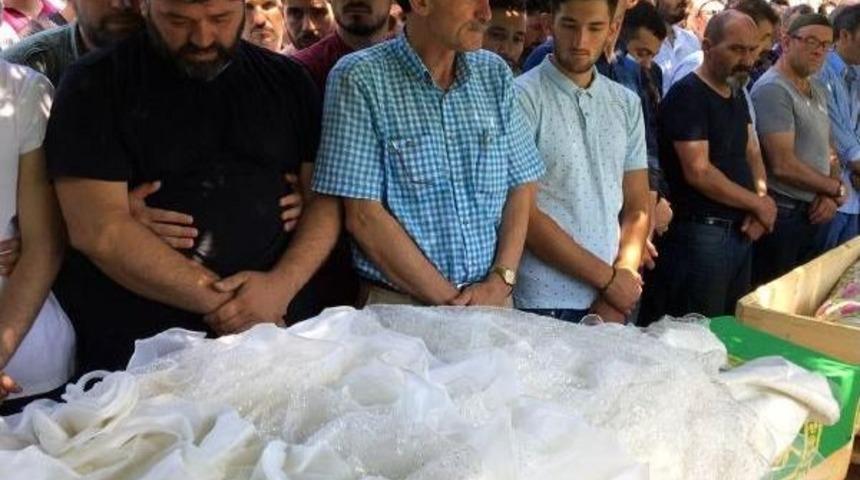 Otob&uuml;s Kazasında &Ouml;len 3 Kişi Son Yolculuklarına Uğurlandı