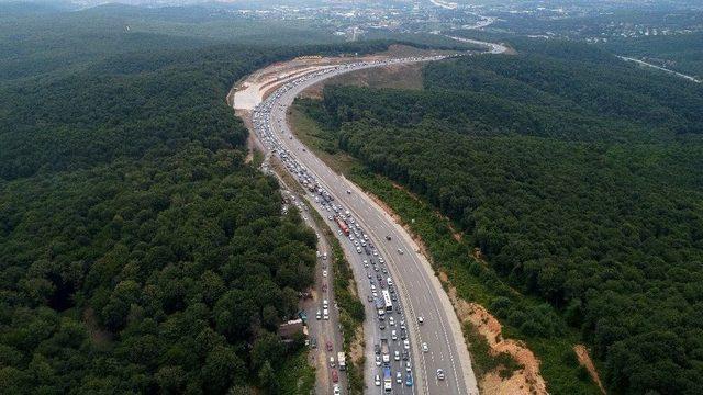 (özel Haber) Şile’de Kilometrelerce Araç Trafiği Havadan Görüntülendi