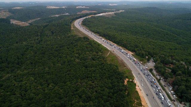 (özel Haber) Şile’de Kilometrelerce Araç Trafiği Havadan Görüntülendi