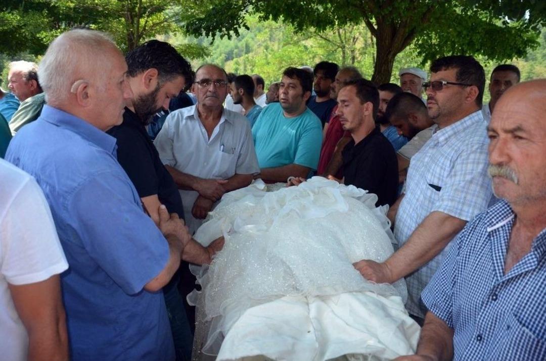 Kazada Hayatını Kaybeden 5 Kişi Son Yolculuğuna Uğurlandı