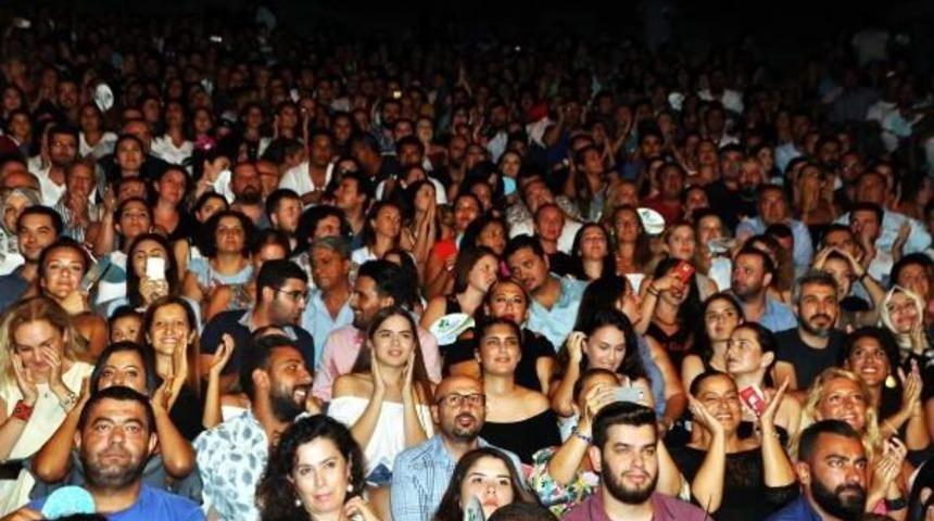 Sıla 'heybeden Şarkılar' Ile Bodrum'daydı
