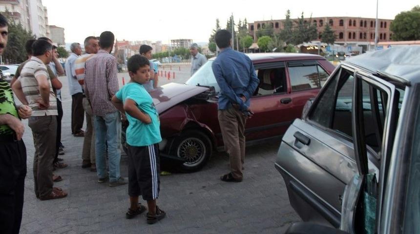 Adıyaman’da İki Otomobil Çarpıştı: 4 Yaralı