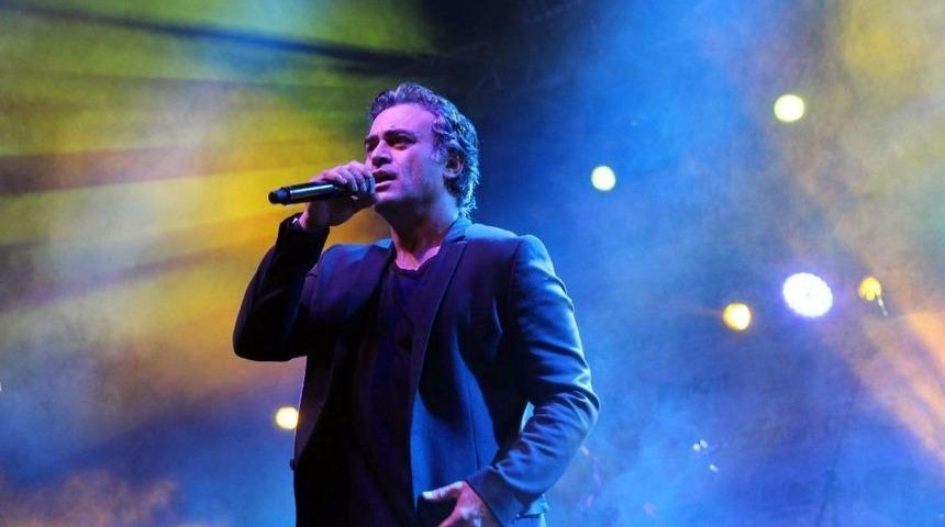 Kutsi, Kalkınma Ş&ouml;leni&rsquo;nde Hayranlarıyla Buluştu