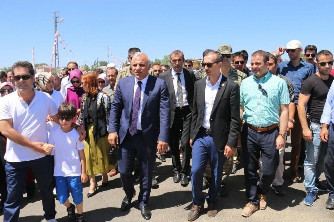 Edremit Belediyesinin &lsquo;olimpik Binicilik Merkezi&rsquo; Hizmete A&ccedil;ıldı