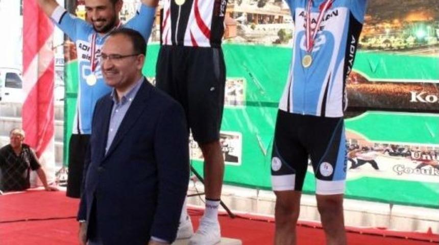 Başbakan Yardımcısı Bekir Bozdağ, Ulusal Dağ Bisikleti Yarışması &Ouml;d&uuml;l T&ouml;renine Katıldı