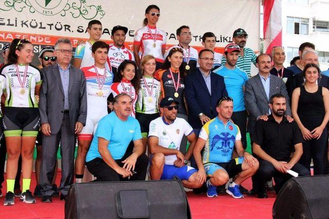 Başbakan Yardımcısı Bekir Bozdağ, Ulusal Dağ Bisikleti Yarışması &Ouml;d&uuml;l T&ouml;renine Katıldı 1