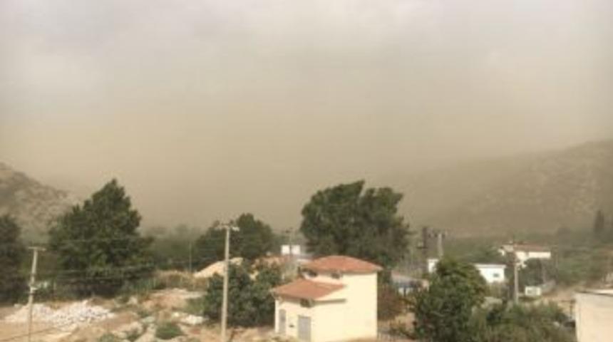 Sel&ccedil;uk Toz Bulutu Altında