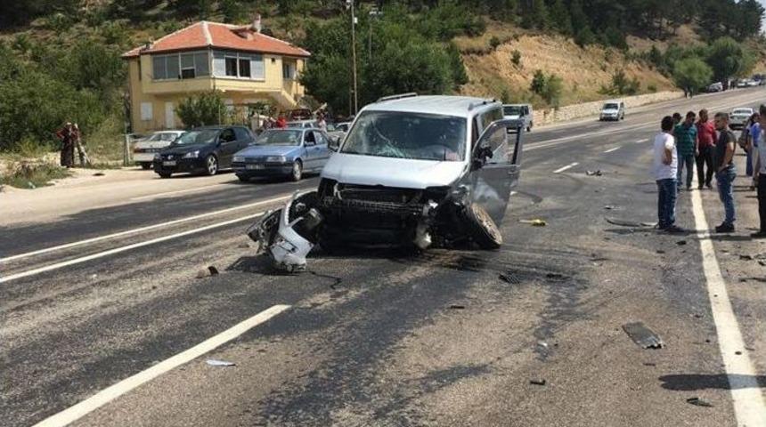 Karaman&rsquo;da Trafik Kazası: 6 Yaralı