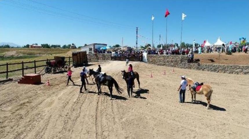 Doğu Ve G&uuml;neydoğunun Ilk Binicilik Merkezi Van'da A&ccedil;ıldı