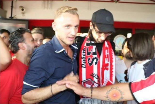 Samsunspor'un Yunan Oyuncuları Coşkuyla Karşılandı