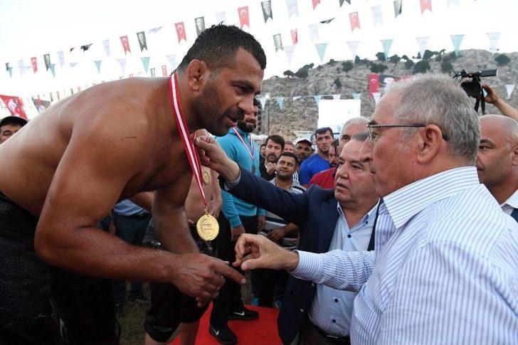 Feslikan’da Başpehlivan Fatih Atlı Oldu G3