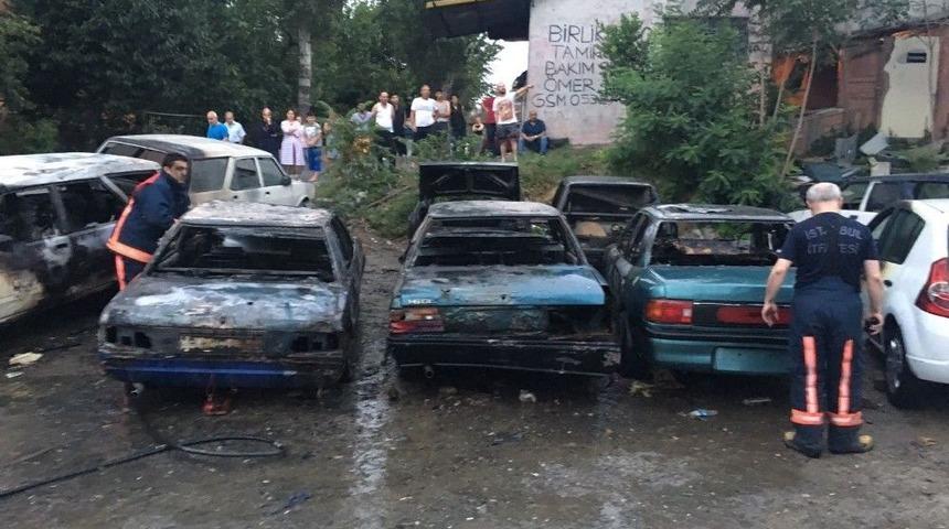 G&uuml;ng&ouml;ren&rsquo;de Park Halinde Bulunan 6 Otomobil Alev Alev Yandı