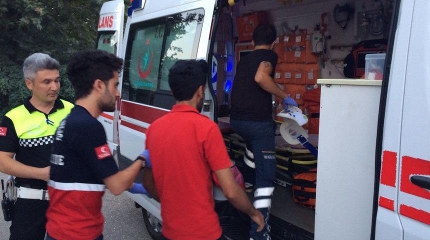 Otomobille Elektrikli Bisiklet &Ccedil;arpıştı: 1 Yaralı