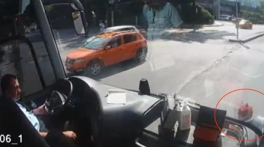 (&ouml;zel Haber) Şişli&rsquo;de Yolcu Otob&uuml;s&uuml; Yaşlı Adamı Ezdi